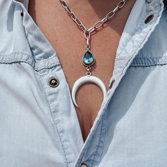 Blue Crystal crescent 🌙 moon silver necklace - Picture 2 of 3
